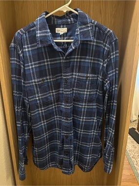 GAP Men's Navy and Light Blue Plaid Button-Down Shirt